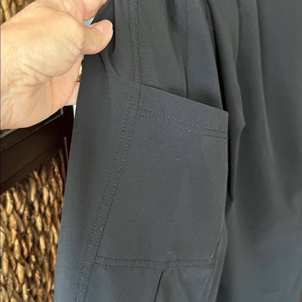 Chico's Zenergy Black crop casual size 2 Pants - Picture 5 of 6
